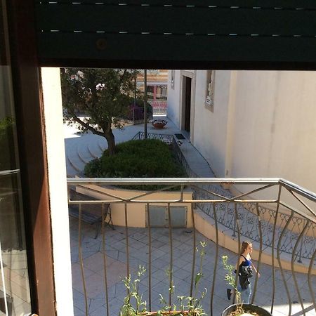 Grazioso Monolocale Villa Palau Bagian luar foto